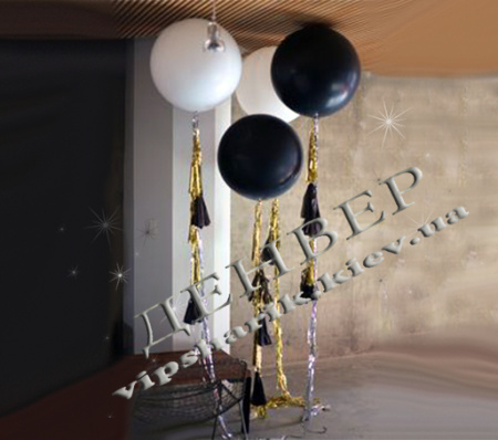 Лот 4 шара белые и черные 80см с тассел