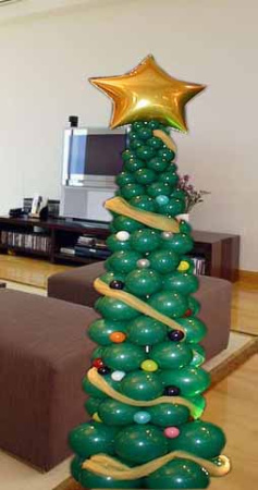 Воздушная красавица елка из шариков